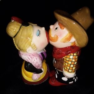Kissing cowgirl and cowboy magnets salt and pepper shakers